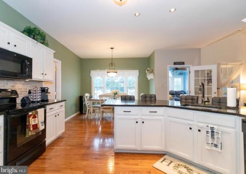 12 Bittersweet Dr, Cochranville PA  19330-1406 exterior