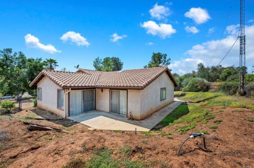 1879 Warmlands Ave, Vista, CA 92084-3329