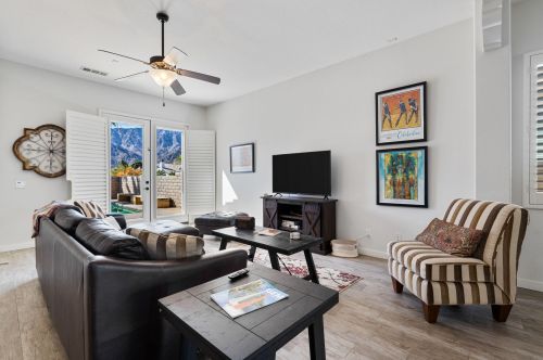 52090 Avenida Mendoza, La Quinta CA  92253-3296 exterior