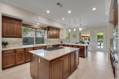 15 Napoleon Rd, Rancho Mirage CA  92270-2715 exterior