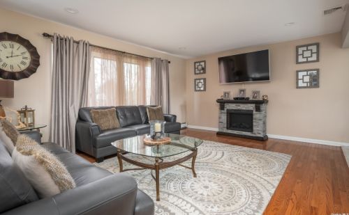 15 Grossman St, Huntington Station NY 11747-2905 exterior