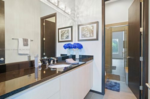 4828 Peninsula Dr, Daytona Beach FL 32127-7203 exterior