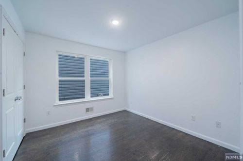 69 13 St, Newark NJ 07107-1108 exterior