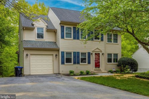 4014 Fox Mill Dr, Boothwyn, PA 19061-2627