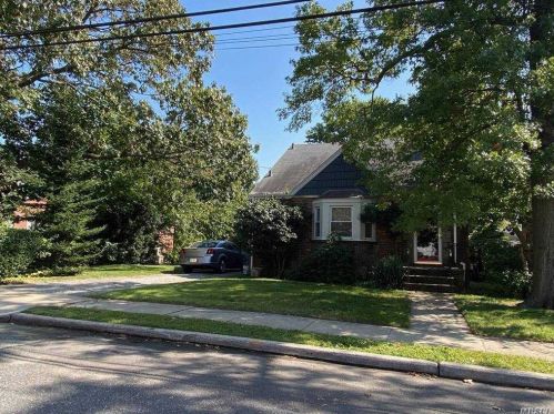 551 Adams Ave, Hempstead, NY 11552-2707