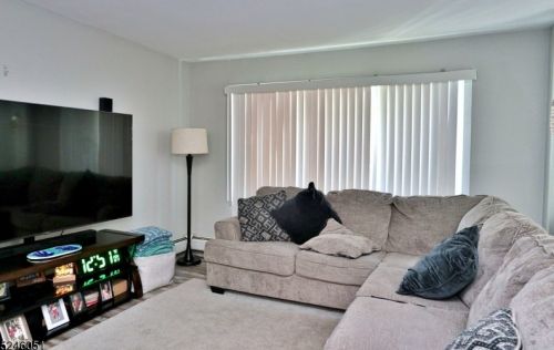 210 Dupont Ave, Hopatcong, NJ 07843-1761