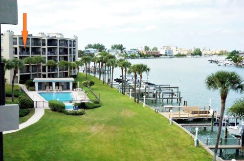 9825 Harrell Ave, Saint Petersburg, FL 33706-3223