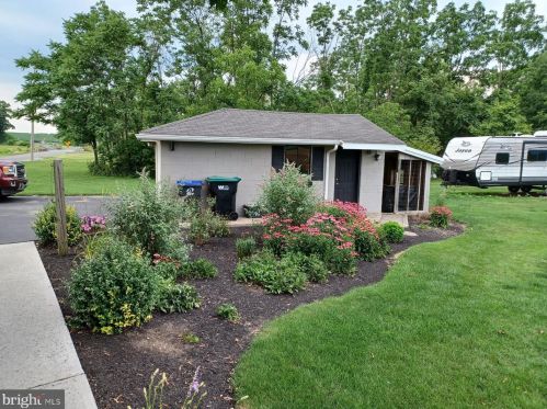 570 Zion Rd, Carlisle PA  17015-7111 exterior