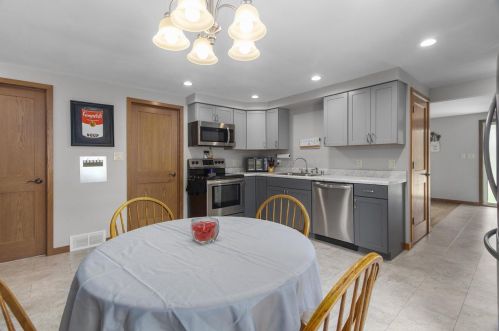 225 Chestnut St, Fond Du Lac WI  54935-3205 exterior