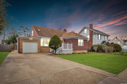 1045 Broadway, Woodsburgh, NY 11598-1135