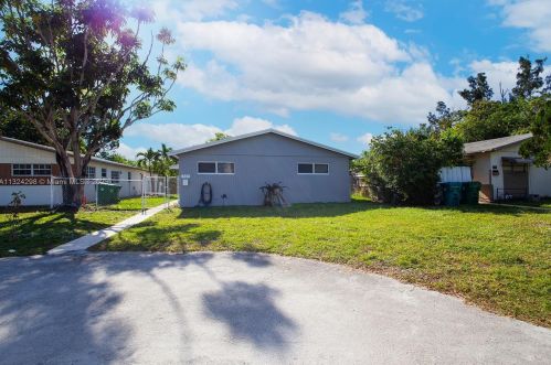 737 Stirling Rd, Dania Beach, FL 33004-3505