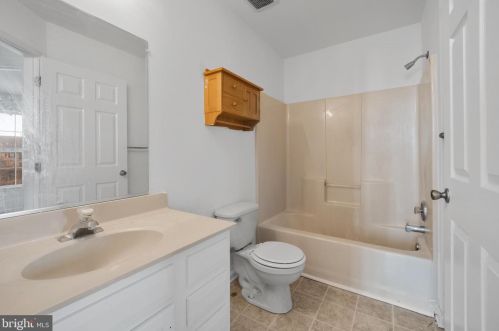 922 Gray St, New Castle DE 19720-6035 exterior