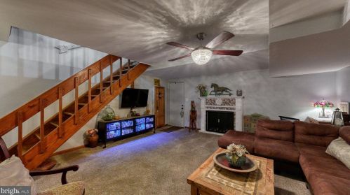 6 Chatham Ct, Dover DE  19901-3909 exterior