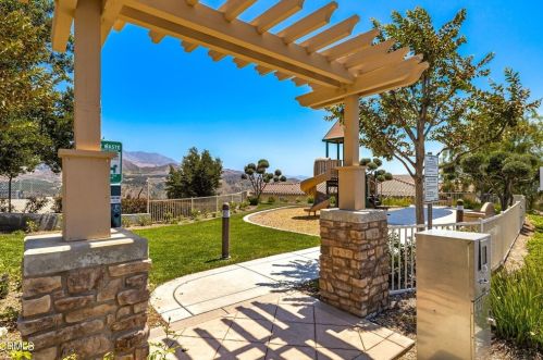 871 Coronado Cir, Santa Paula CA  93060-1666 exterior