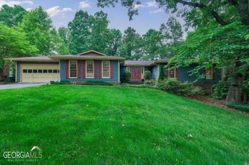 5356 Sandy Stream Dr, Stone Mountain, GA 30087-3638