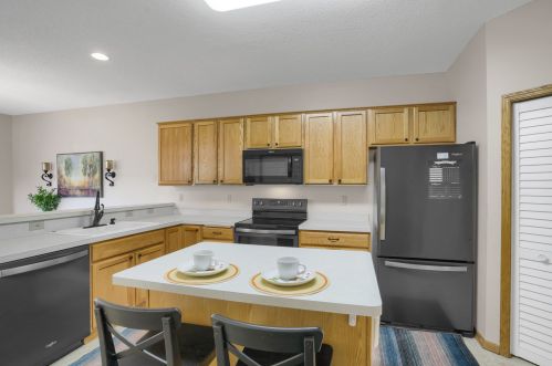 1901 Bluestem Ln, Saint Paul, MN 55126-5018