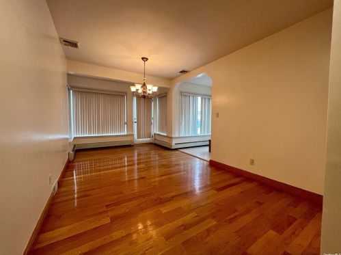 1001 5th Ave, New Hyde Park NY  11040-5532 exterior
