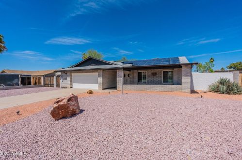 4344 Paradise Ln, Glendale, AZ 85306-2726
