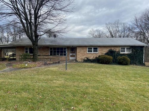 4461 Mountain View Dr, Walnutport, PA 18088-9428