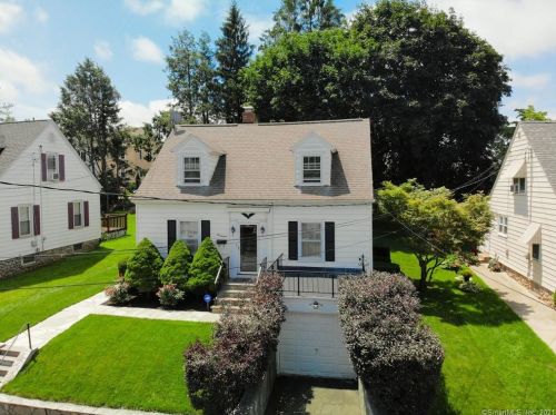 114 Chambers St, Waterbury, CT 06708-3418