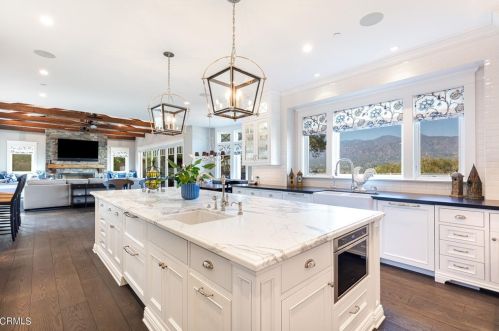 655 Hillcrest Ave, La Canada CA  91011-4040 exterior