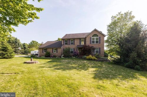 130 Freigh Ln, Pottstown, PA 19465-8280