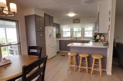 1022 Capella Dr, Tavares, FL 32778-2509