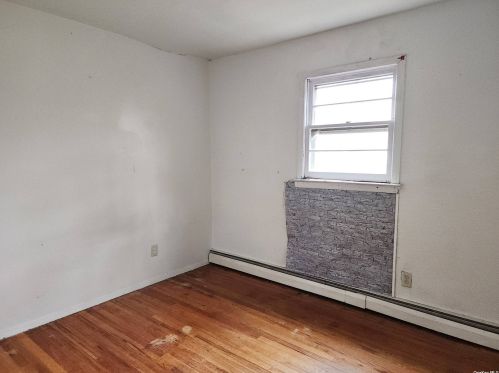 672 Deer Park Ave, Babylon NY  11702-1320 exterior