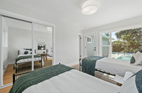 2020 Helena Way, Redwood City CA  94061-3311 exterior