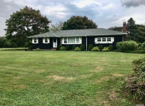7 Arthur Ave, Brookhaven, NY 11719-9648