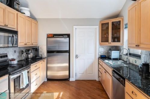 232 9th St, Dania Beach, FL 33004-4439