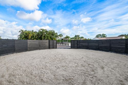 2904 Appaloosa Trl, West Palm Beach FL  33414-7639 exterior