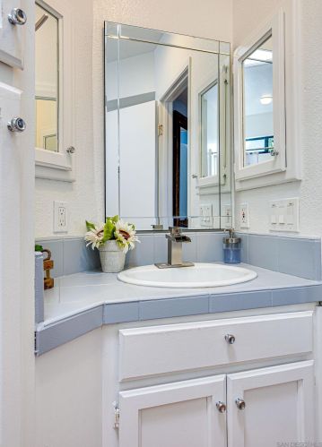 2242 Congress St, San Diego CA 92110-2822 exterior