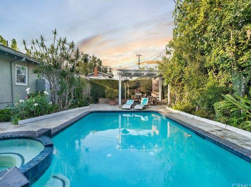 6520 Rosebay St, Long Beach CA  90808-4057 exterior