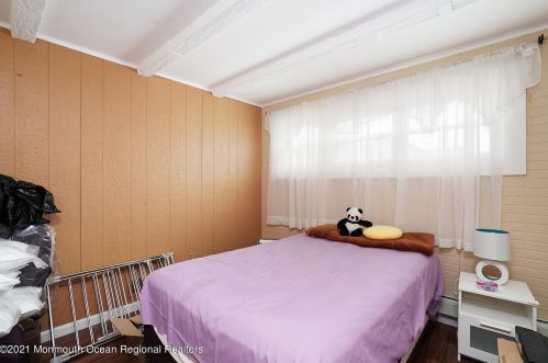 250 Hancock Ave, Pelican Island NJ  08751-2043 exterior