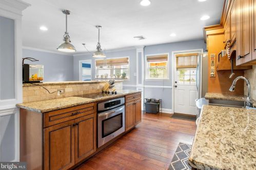 3112 Stoney Creek Rd, Norristown, PA 19401-1326