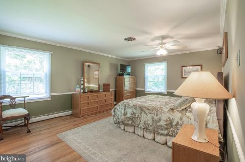 932 Queens Dr, Yardley PA  19067-4528 exterior