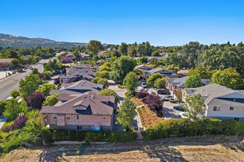 855 Marlbank Pl, Lake Nacimiento, CA 93446-2791