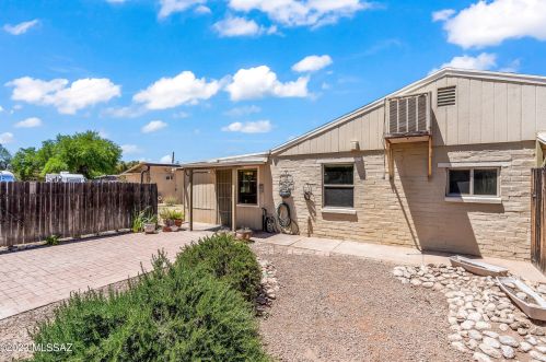 902 Prince Rd, Tucson AZ 85705-3028 exterior