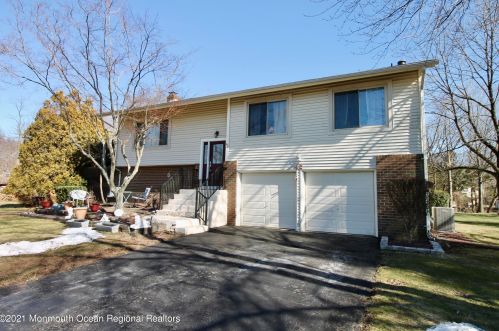 42 Gage Ct, East Freehold, NJ 07728-3335