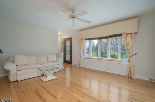 14 Mcnab Ave, Cedar Knolls, NJ 07927-1533