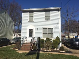819 Blancke St, Linden, NJ 07036-2329