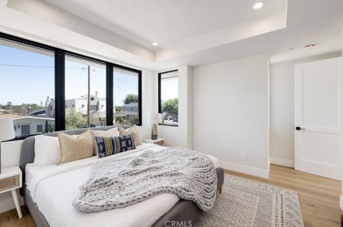 1813 Walnut Ave, Manhattan Beach CA  90266-5018 exterior
