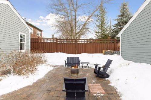 261 Washburn Ave, Minneapolis MN 55405-1052 exterior