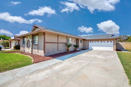 3119 Glen Holly Dr, Anaheim, CA 92804-3814