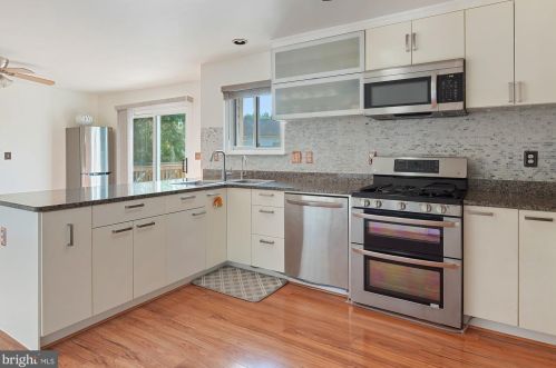 5762 Ralston Ct, Woodbridge VA  22193-3761 exterior