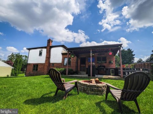 619 Davis Rd, Cheltenham PA  19012-1636 exterior