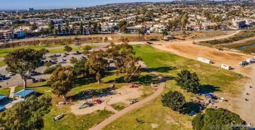 3802 Crown Pt Dr, San Diego CA 92109-6711 exterior