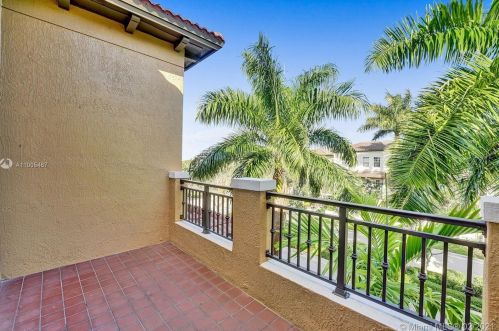 460 147 Ave, Hollywood FL 33027-6104 exterior