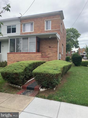 708 Buchanan St, Washington, DC 20017-2339